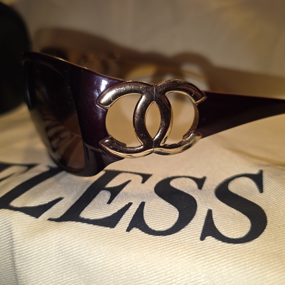 Chanel Elegant Black and Brown Sunglasses - Picture 3 of 6